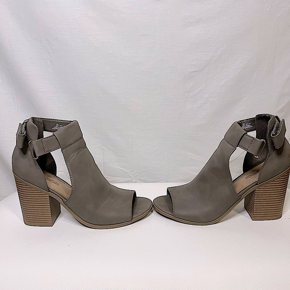 Camel or tan colour bootees with open toe - Picture 9 of 9